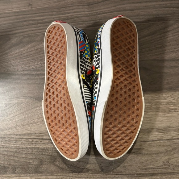 VANS kids Shark Week skater shoes, size 4 - Picture 2 of 4